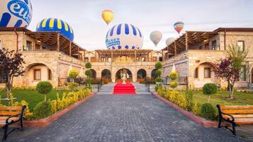 Vista frontal de la propiedad