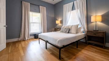 3 bedrooms, desk, iron/ironing board, WiFi