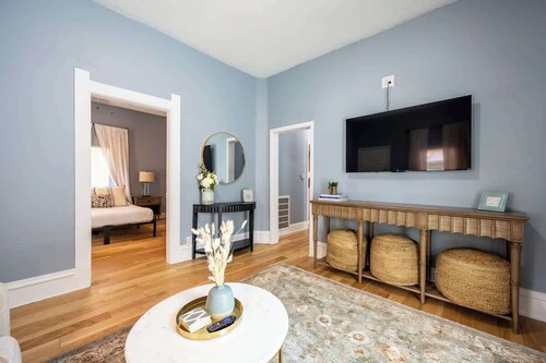 Affordable Cozy Retreat in Indianapolis
