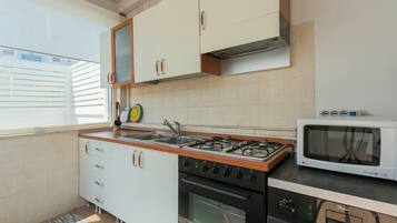 Apartment | Private kitchen | Dining tables