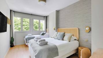 Junior Studio (27) | Individually decorated, individually furnished, laptop workspace