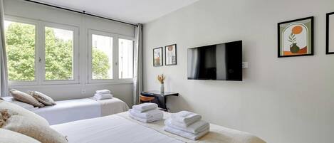 Junior Studio (28) | Individually decorated, individually furnished, laptop workspace