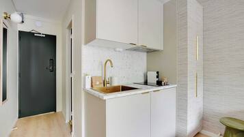 City Studio (11) | Private kitchen | Espresso maker, electric kettle