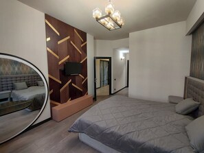 4 bedrooms, iron/ironing board, WiFi, bed sheets - Spacious 4-bedroom apartment with WiFi, AC in awesome Yerevan (Yerevan)