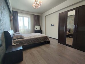 4 bedrooms, iron/ironing board, WiFi, bed sheets - Spacious 4-bedroom apartment with WiFi, AC in awesome Yerevan (Yerevan)