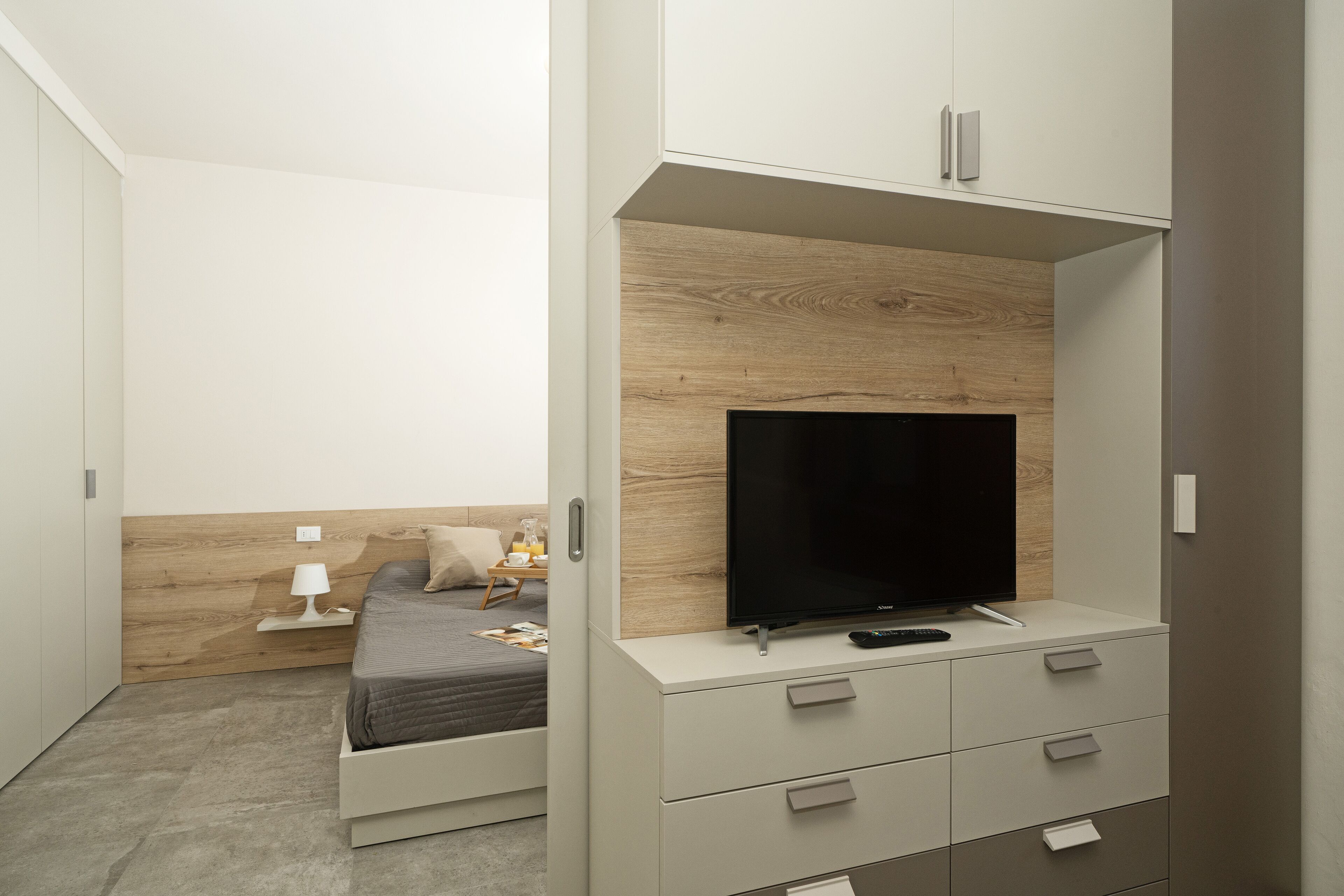 Apartment | Living area | 30-cm TV with digital channels