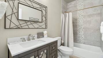 House, Garden View | Bathroom