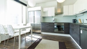 Ảnh chưa phân loại, 2 trong số 18 ảnh, nút