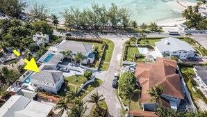 Exterior - Beautiful Tropical Villa with Private Pool / Pool Bar /Grill / Sandy Beach (Nassau)
