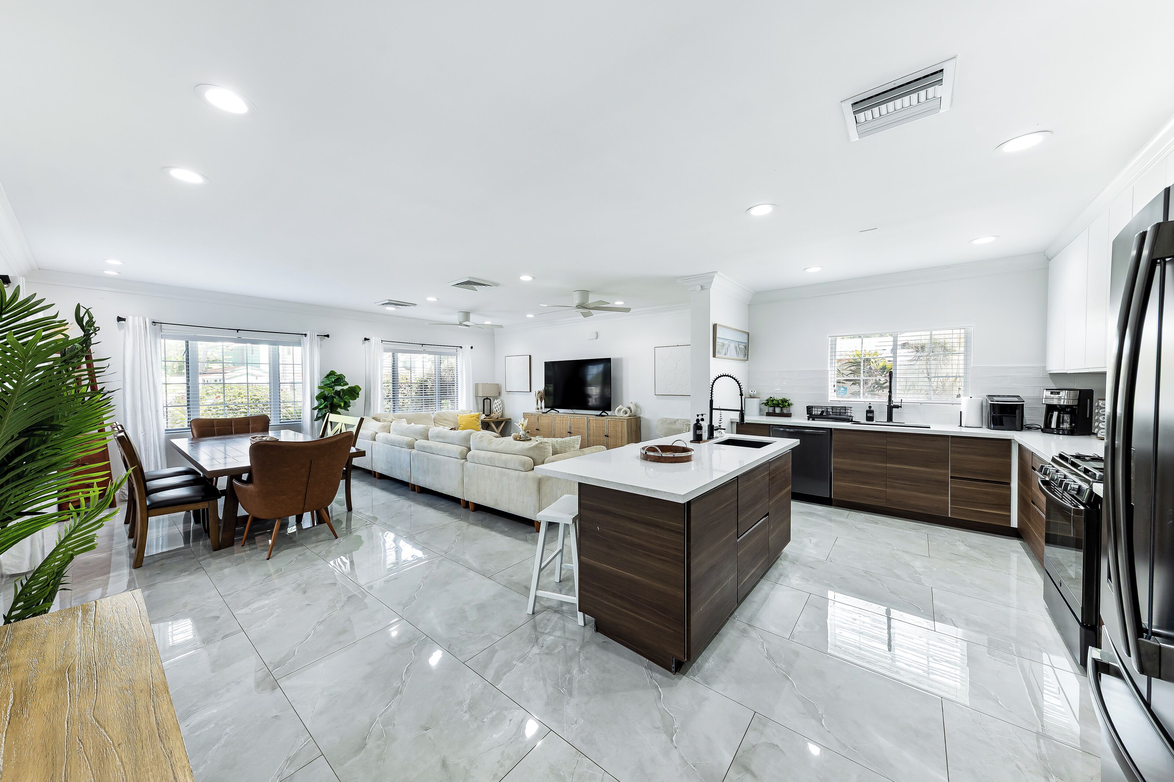 المنشأة من الداخل