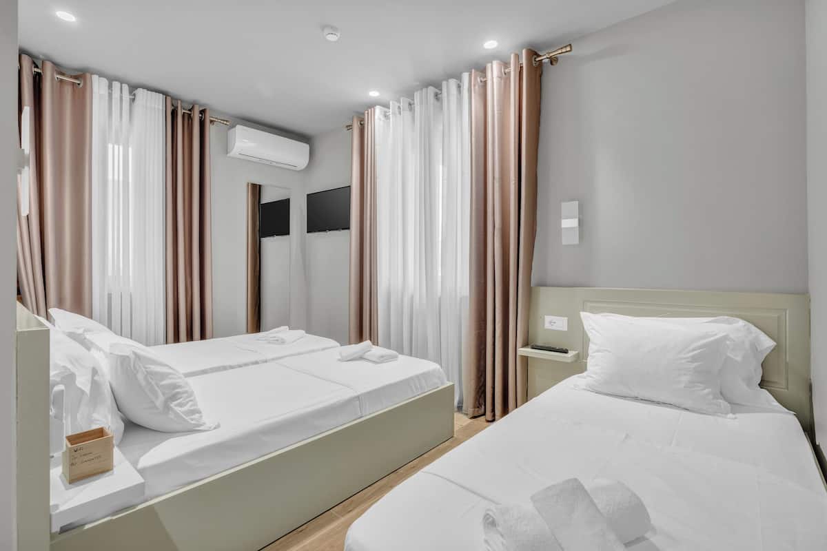 Comfort Triple Room, 3 Twin Beds, Garden View | Soundproofing, free WiFi, bed sheets