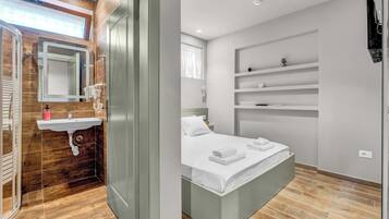 Habitación clásica doble, 1 cama doble | Sistema de insonorización, wifi gratis, ropa de cama