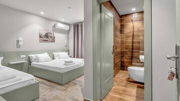 Quarto triplo luxo | Quartos à prova de som, Wi-Fi de cortesia, roupa de cama