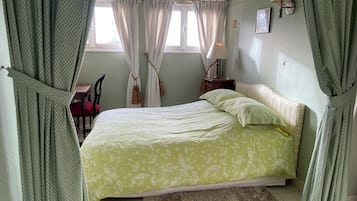 3 slaapkamers, een strijkplank/strijkijzer, wifi, beddengoed