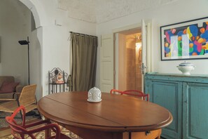Apartment, Balcony, Sea View | Dining room
