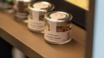A shelf with jars of Good Night Arachidi Toastate.