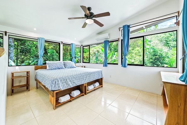 2 bedrooms, desk, free WiFi, bed sheets