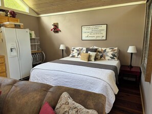 1 soverom, strykejern/-brett, wi-fi (inkludert) og sengetøy