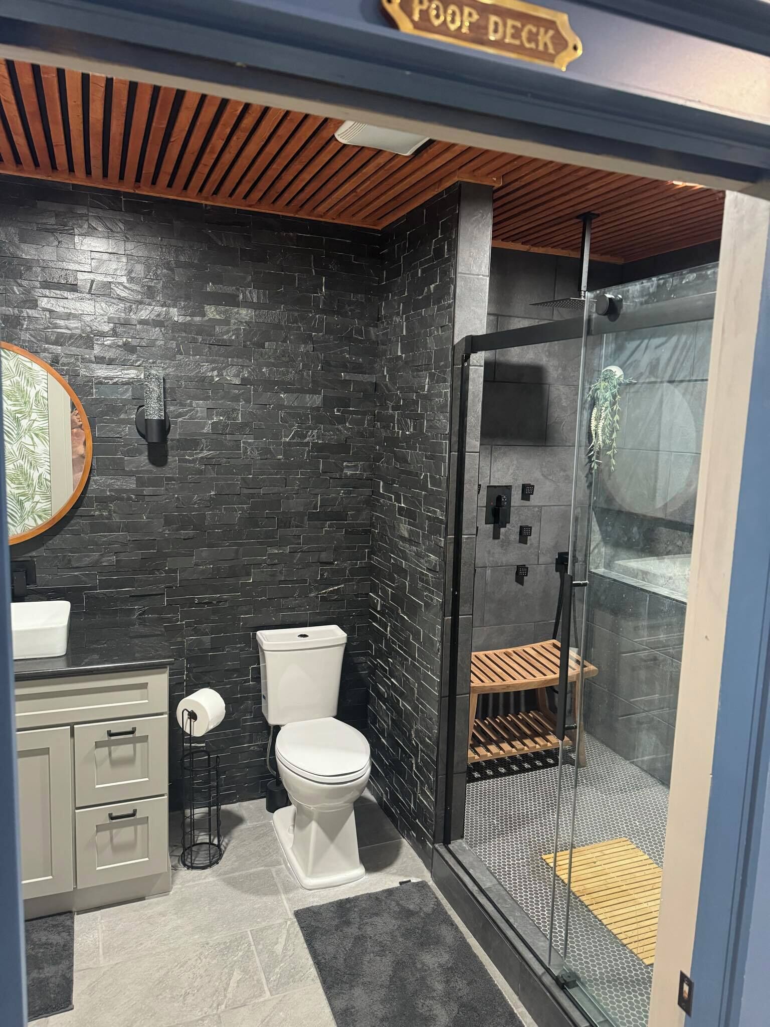 Dutxa, bidet, tovalloles i sabó 
