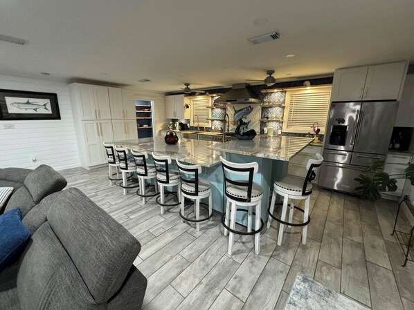 Interior - 4-bedroom house with boat trailer parking boat ramp access that is pet friendly (Mary Esther)