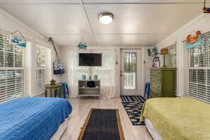 4 habitaciones, tabla de planchar con plancha, wifi y ropa de cama 