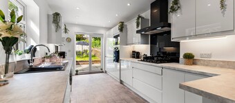 Sleek and Stylish Bristol Abode - Sleeps 5