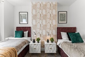 4 bedrooms, Internet, bed sheets - Sleek and Stylish Bristol Abode - Sleeps 5 (Bristol)