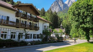 Unclassified image, 5 of 65, button - Chalet Hammersbach (Grainau)