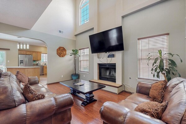 Smart TV, fireplace - Garden House: A Cozy Retreat (Albuquerque)