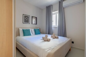 2 bedrooms, iron/ironing board, free WiFi, bed sheets