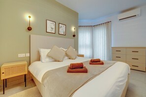 2 bedrooms, iron/ironing board, free WiFi, bed sheets - Sleek 2BR Residence by the Promenade (Sliema)