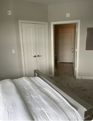 1 habitación, tabla de planchar con plancha, wifi y ropa de cama