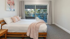 4 chambres, fer et planche à repasser, Wi-Fi, literie fournie