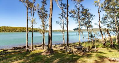 Billie's on Smiths- Lakefront holiday home