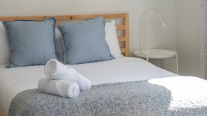 4 habitaciones, tabla de planchar con plancha, wifi y ropa de cama