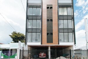 Unclassified image, 5 of 9, button - RedDoorz @ Good 101 Paranaque (Paranaque)
