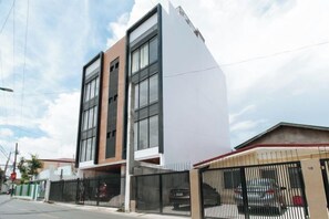 Unclassified image, 2 of 9, button - RedDoorz @ Good 101 Paranaque (Paranaque)