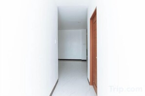 Unclassified image, 5 of 8, button - RedDoorz @ Good 101 Paranaque (Paranaque)