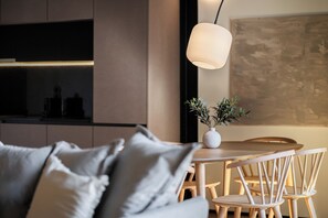 43-inch Smart TV with cable channels - Feel Porto Matosinhos City Flats (Matosinhos)