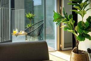 43-英寸智能电视（配备有线频道）