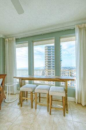 Dining - Treasure Island 1512 (Panama City Beach)