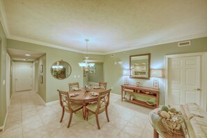 Dining - Treasure Island 1512 (Panama City Beach)