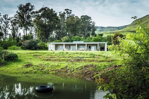 Midlands EcoLodge, stunning views and peaceful surroundings! 