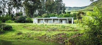 Midlands EcoLodge, stunning views and peaceful surroundings! 