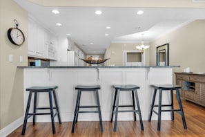 Condo, varias camas, balcón (Treasure Island 1911) | Cocina privada | Refrigerador, microondas, horno y lavavajillas 