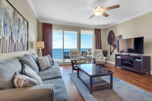 Apartment, Mehrere Betten, Balkon (Treasure Island 1911) | Wohnbereich
