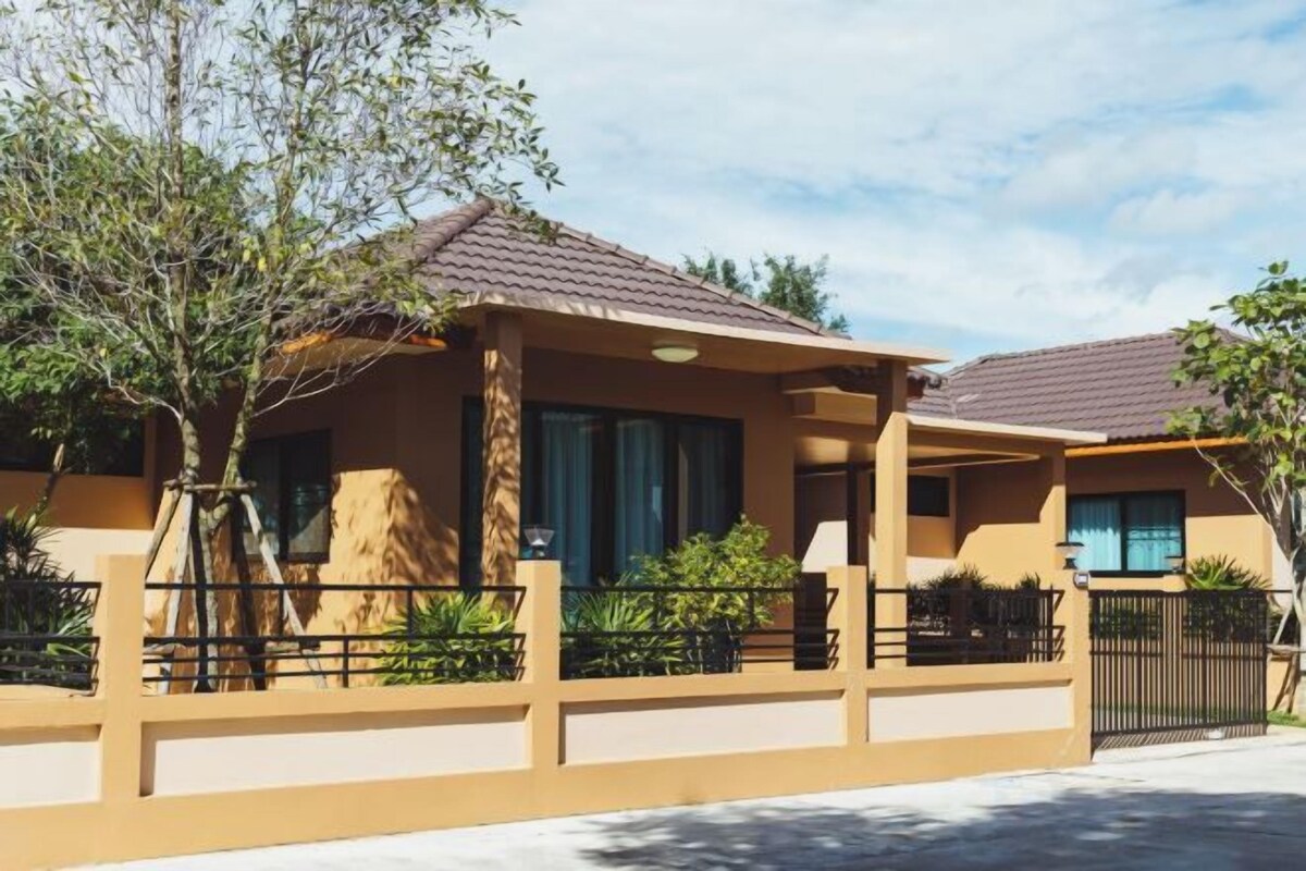 Standard 1 Bedroom House With Garden View (Cooling Only Air Conditioner)