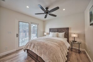 4 bedrooms, iron/ironing board, free WiFi, bed sheets