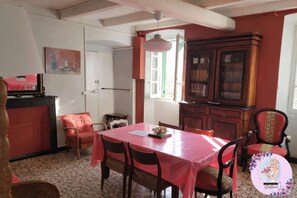 Dining - Location Saisonnière (Luri)