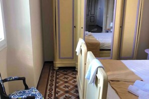 2 bedrooms, WiFi, bed sheets - Hydrangea House Blue-apt Purple  (maslianico)